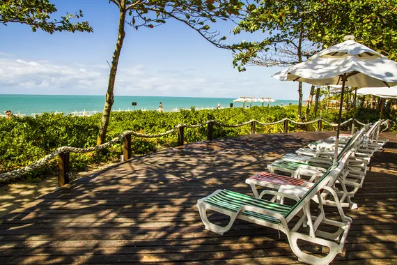 Área de relaxamento frente mar Resort Arcobaleno