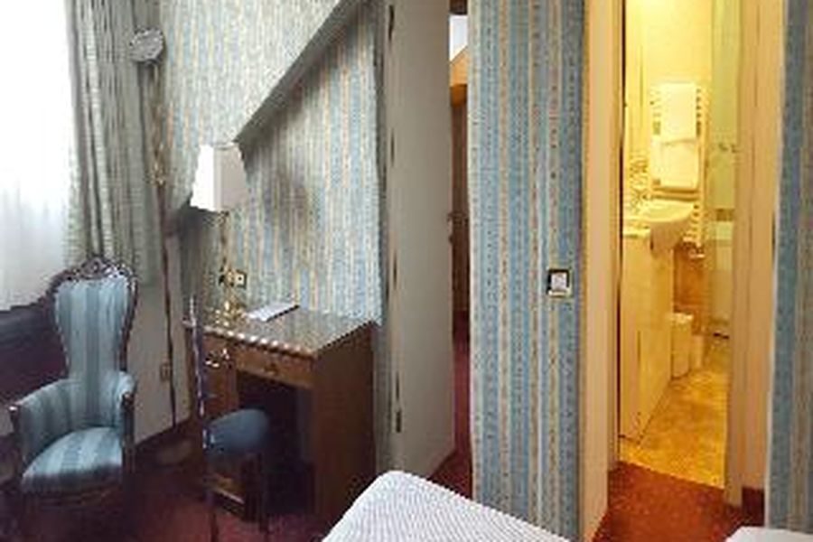 photo-0