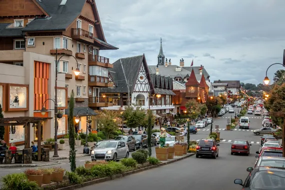 Ruas e arquiteturas da cidade de Gramado