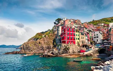 Visita a viñedos verticales en Riomaggiore con cata de vinos.