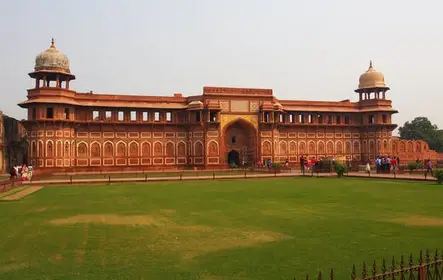 Excursão privada de meio dia ao Taj Mahal e ao Forte de Agra